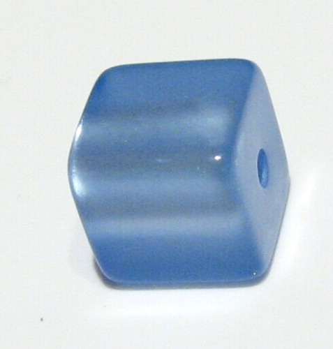 Polariswürfel 8mm himmelblau glänzend- Kleinloch
