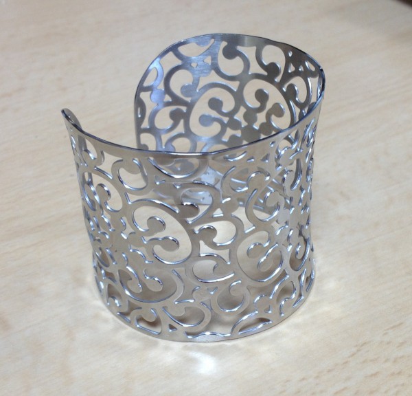 Stainless steel bangle with filigree pattern