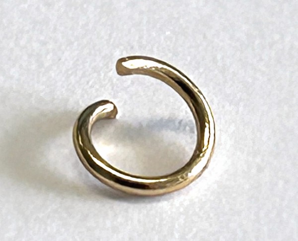 Binding ring / eyelet – stainless steel gold colored – 5x0,7 mm – 1 pcs. opened