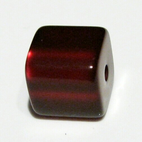 Polaris cube 8 mm bordeaux glossy small hole