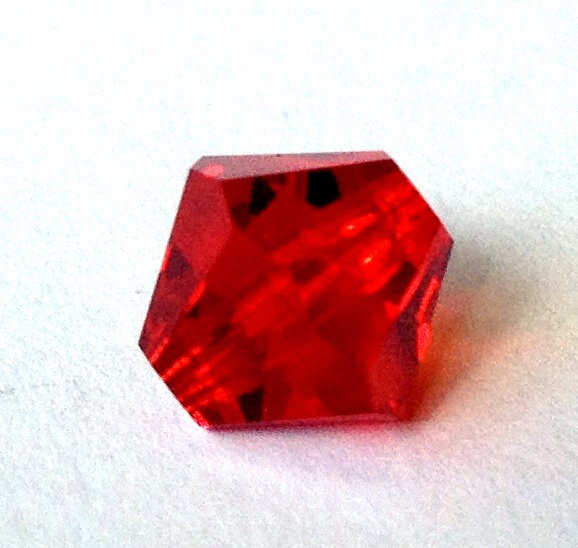 Bicone Crystal 8 mm – crimson