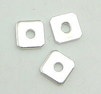 Spacer Quadrat 6x6mm - Farbe: silber - 1 Stück - Loch 2mm - mit abgeschrägten Ecken