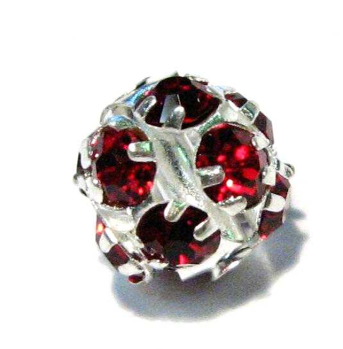 Kristall-Kugel 10mm silber mit roten Kristallsteinen besetzt.