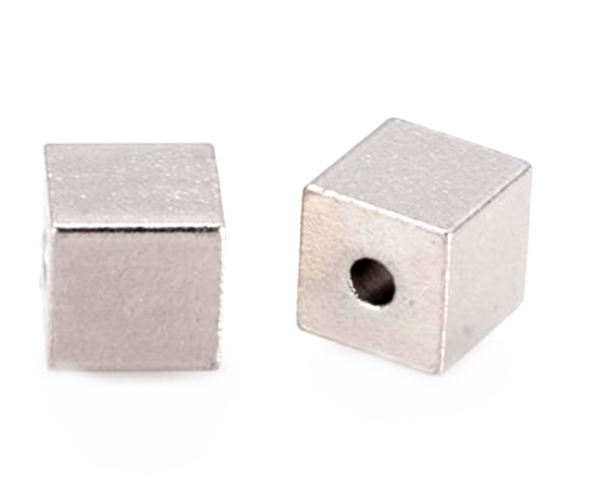 Cube 8x8 mm – stainless steel – hole size 2mm – 1 pcs.