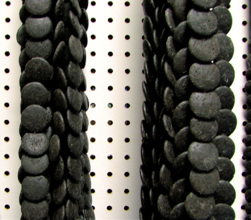 Lava Linse 20x5mm diagonal gebohrt - schwarz - 1 Strang ca. 40cm
