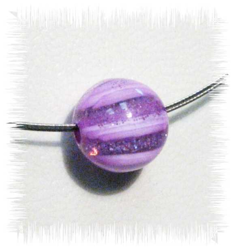 Ilumiperle Crystal Stripes 12mm Rundperle - hell-lila