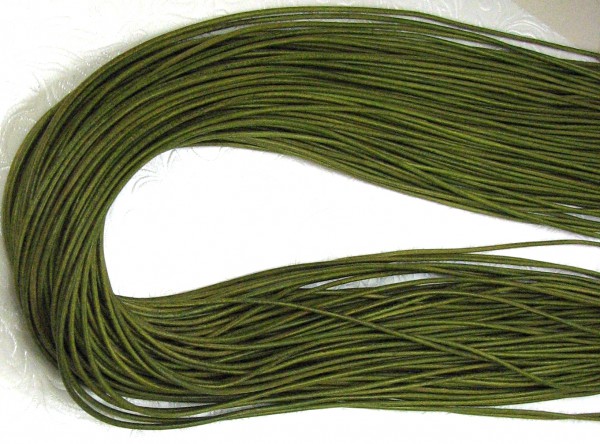 Lederband 2mm rund - 1 Meter Rinderleder - khaki - aus deutscher Produktion