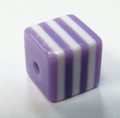 Dice 8x8 mm – Stripes – purple/white